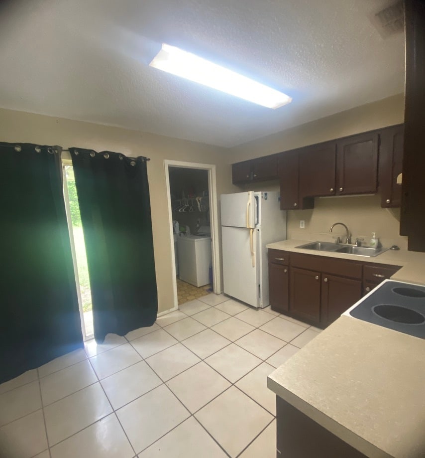 Building Photo - 932 Beau Ct