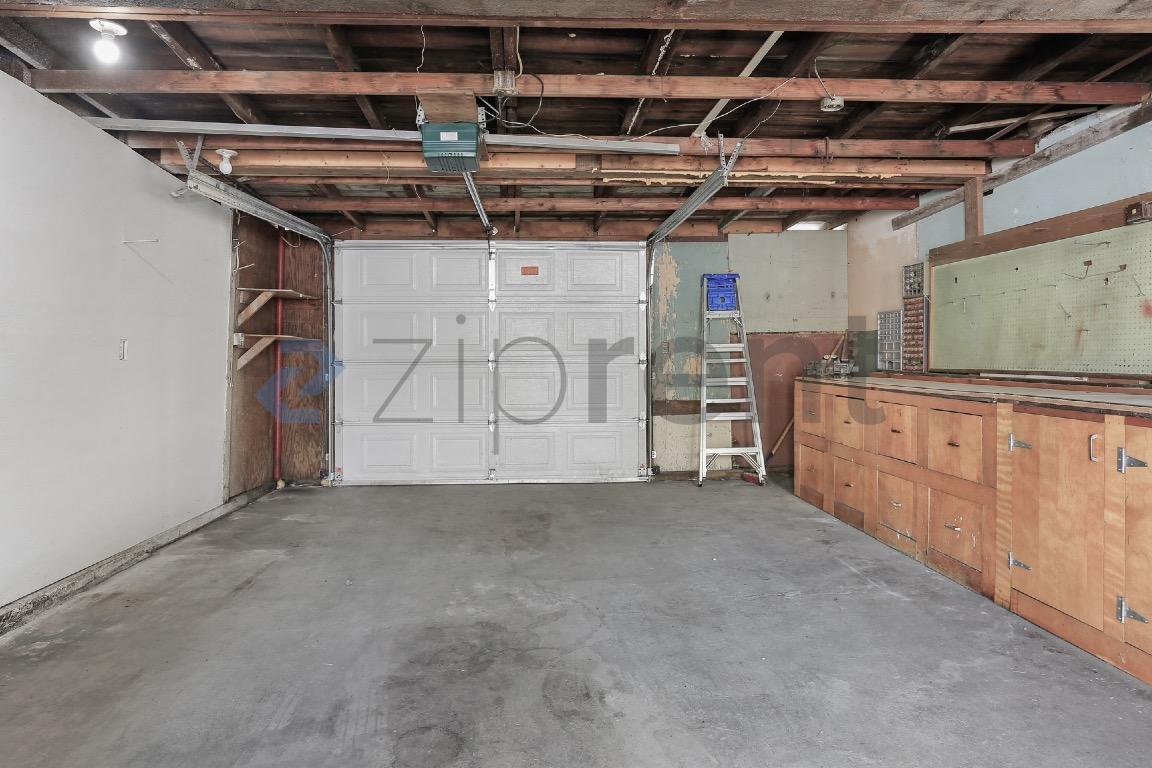 Building Photo - Unit