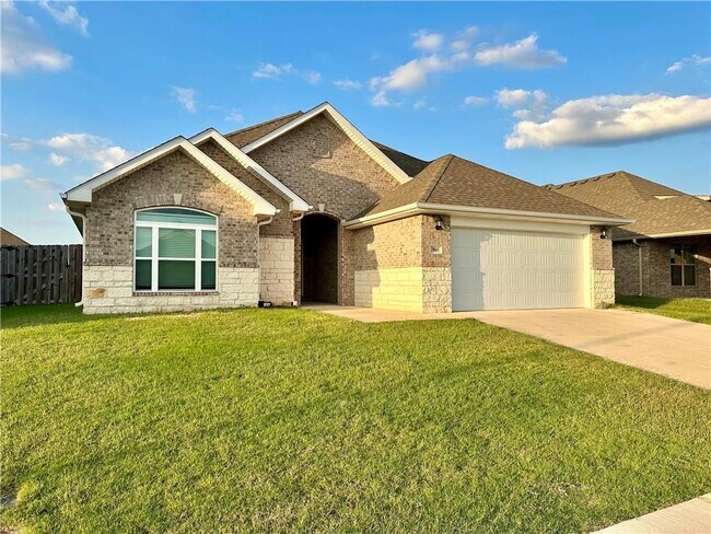 Building Photo - 941 Sundance Ln