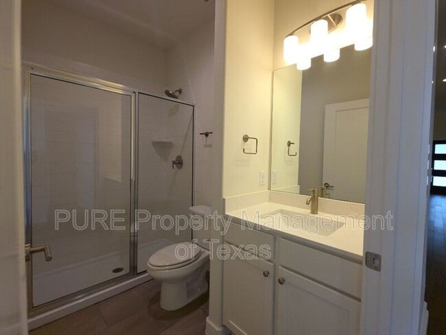 Building Photo - 6800 Menchaca Rd