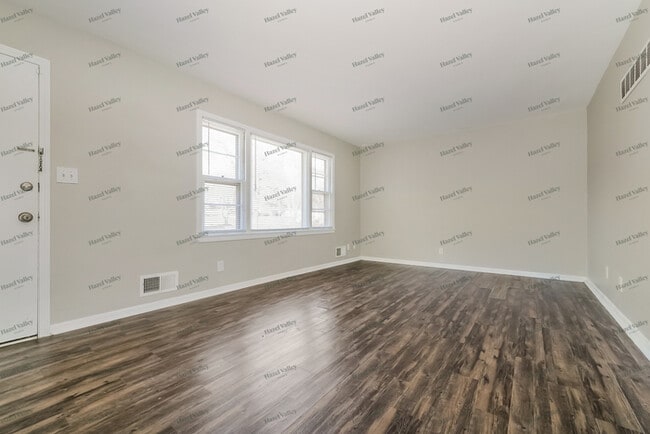 Building Photo - 5507 N Lydia Ave