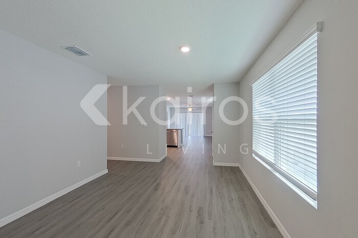 Building Photo - 8585 SW 44th Ct