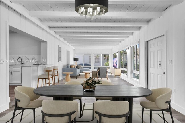 Building Photo - 648 South Dr