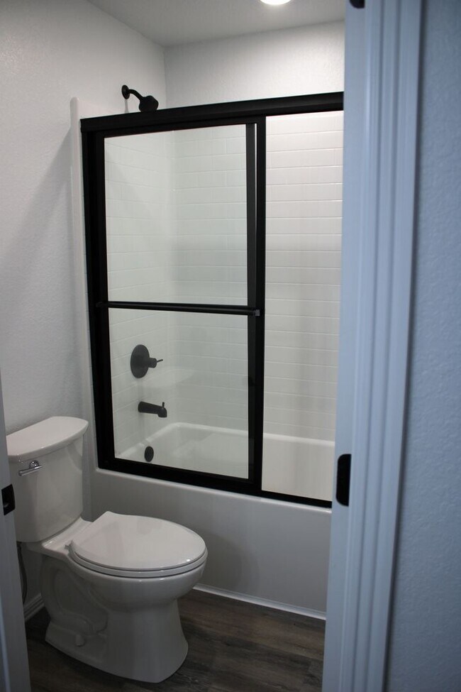 Building Photo - COX-NORTHRIDGE DR-1