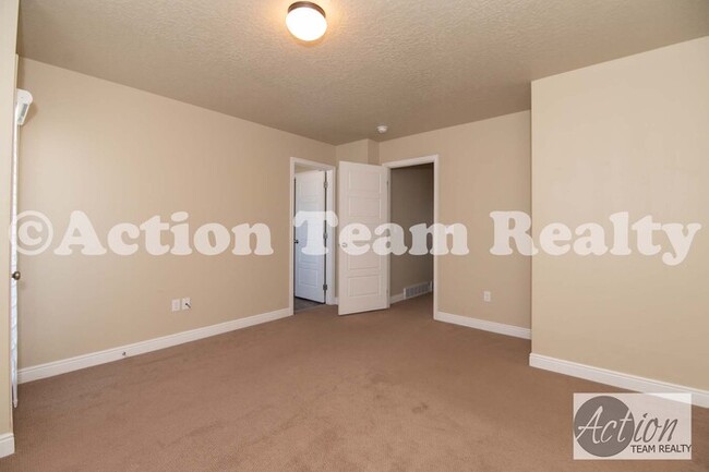 Building Photo - Townhome in Lehi