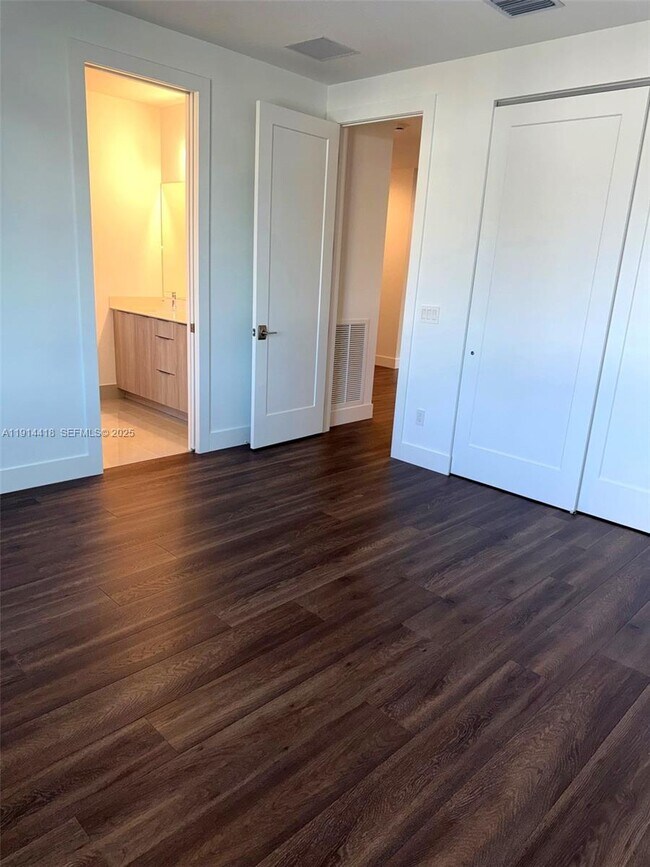 Building Photo - 1438 SW 23rd St