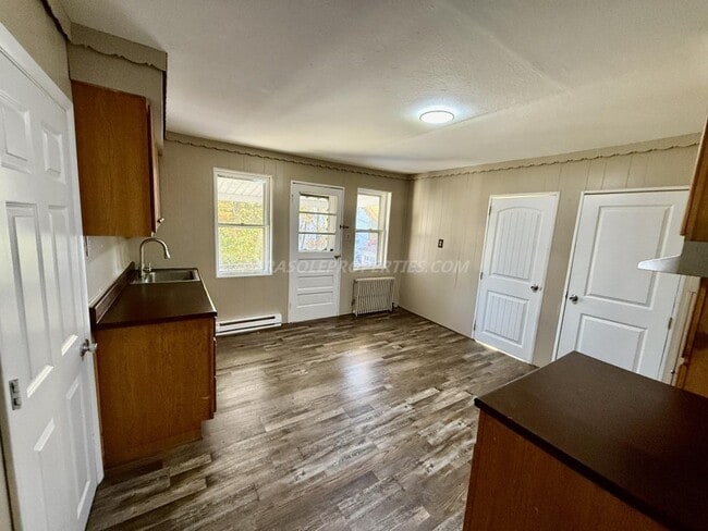 Building Photo - 333 E Locust St