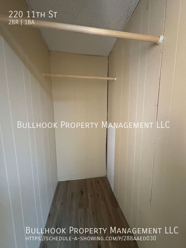 Building Photo - 220 11th St