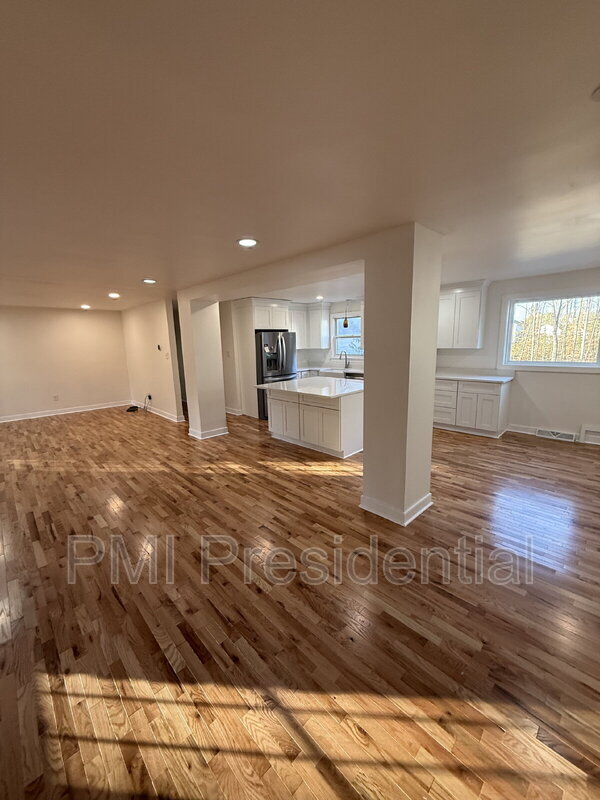 Building Photo - 15900 Beach Rd