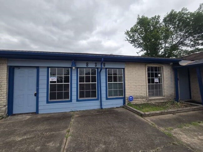 Primary Photo - 830 Stonyridge St