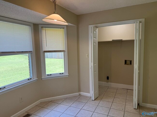 Building Photo - 272 Pops Corner