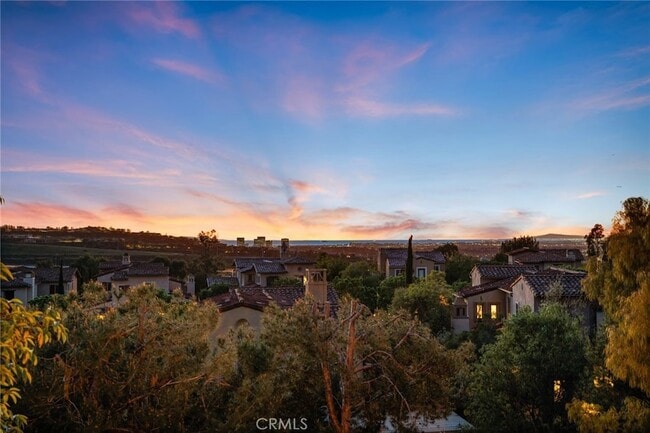 Building Photo - 33 Tall Hedge