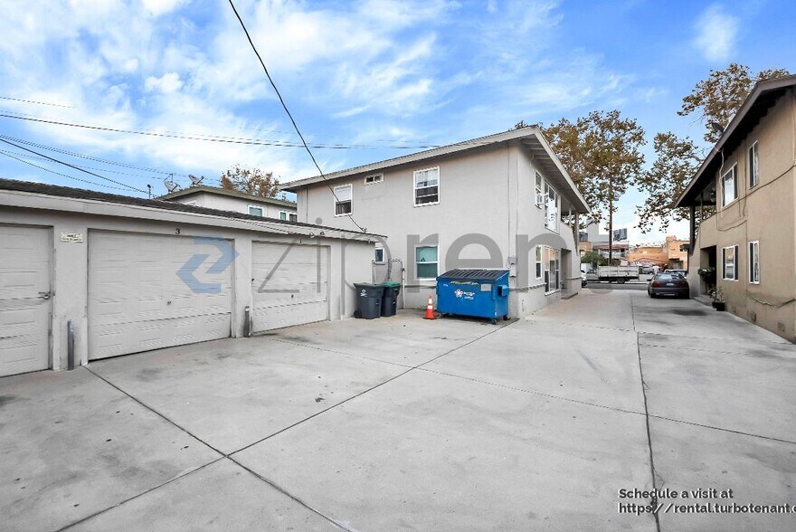 Building Photo - 1434 S Sycamore St