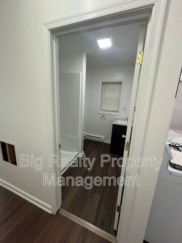 Building Photo - 29 N Main St