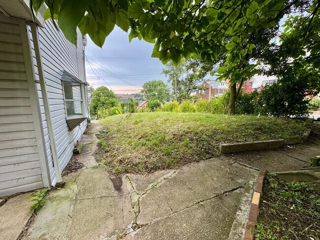 Building Photo - 42 Climax St
