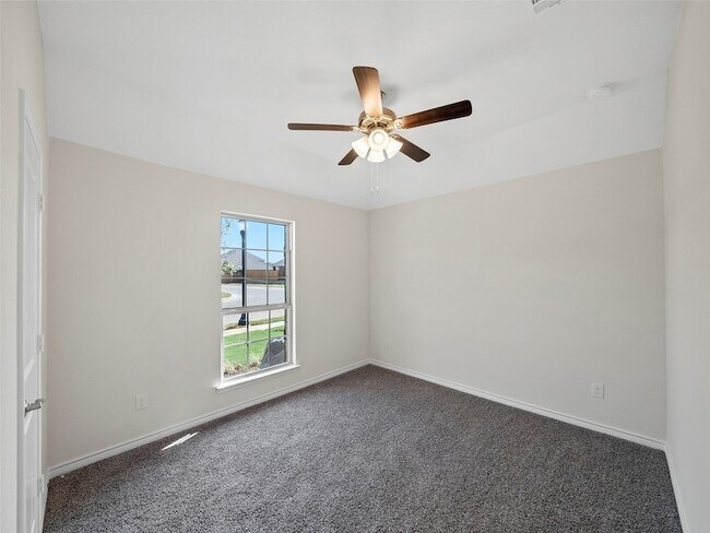 Building Photo - 10505 Breezeway Dr