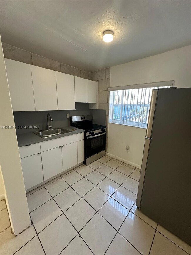 Building Photo - 100 NE 78th St