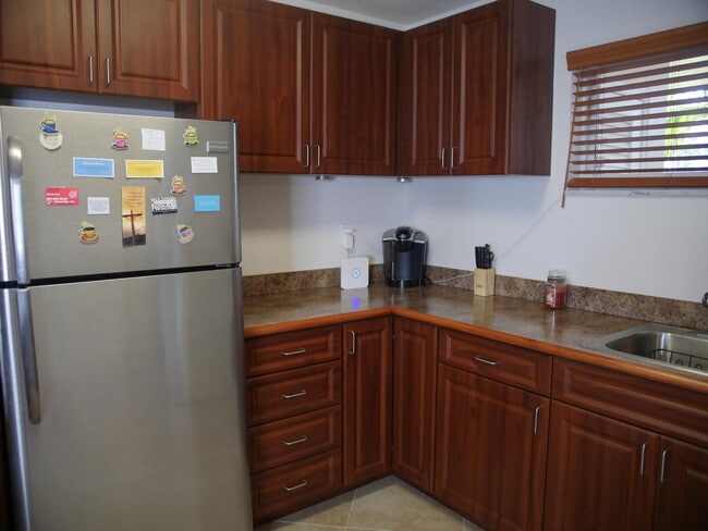 Building Photo - 2769 Garden Dr S