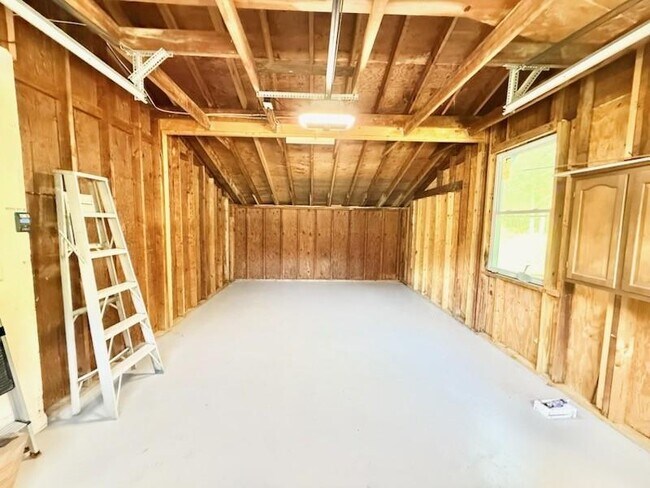 Building Photo - 480 Oliphant Ln