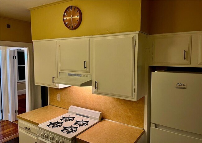 Building Photo - 121 Rutherglen Ave