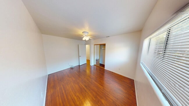 Building Photo - 4BD 3BA with a Private Patio!