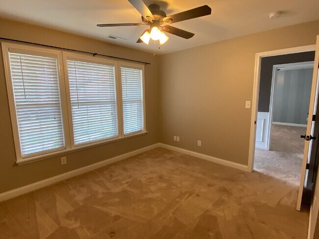 Building Photo - 6750 Woodcrest Dr