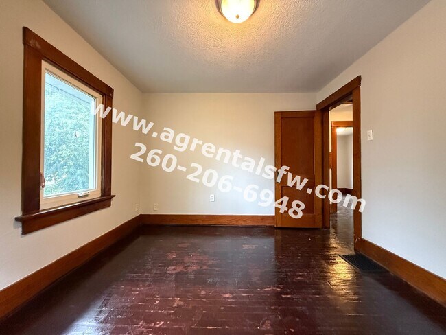 Building Photo - 3 Bedroom House