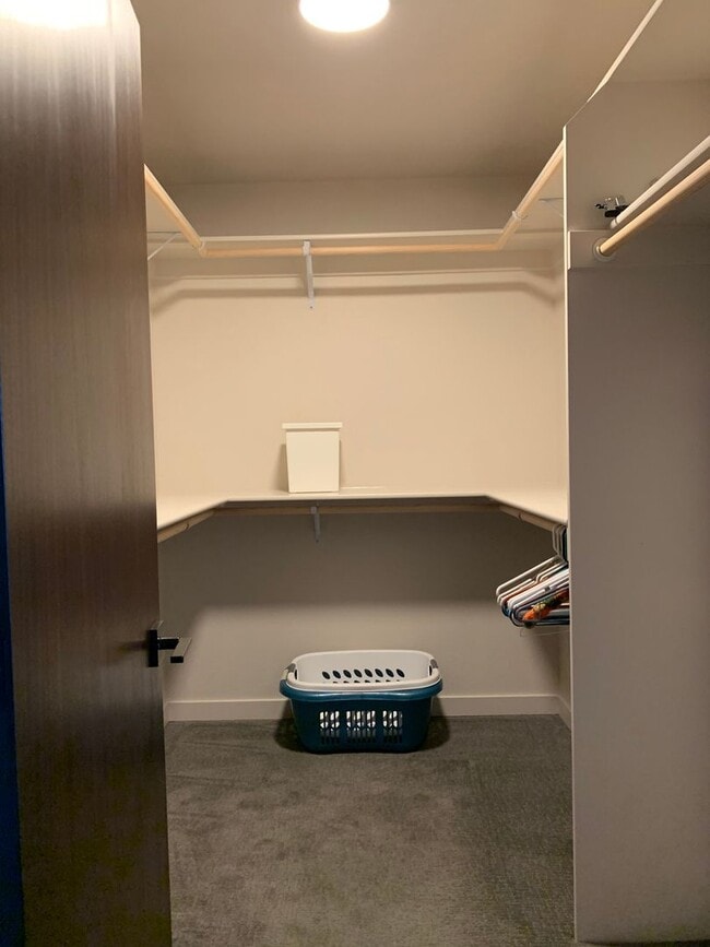 Building Photo - Beautiful Newly Custom Built Home! Vaulted Ceilings! Partially Furnished! Open Floor Plan!