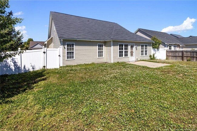 Building Photo - 175 Ranier Dr