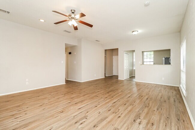 Building Photo - 1439 Colborne Dr