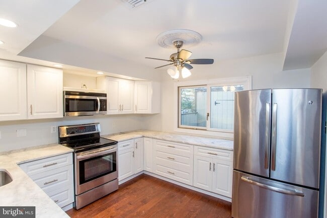 Building Photo - 17 Eden Roc