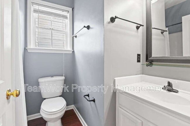 Building Photo - 307 Pimpernel St