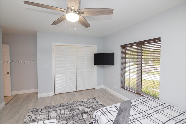 Building Photo - 413 Tamarind Dr