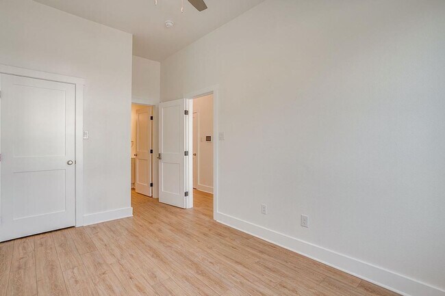 Building Photo - 2335 Benbrook Blvd