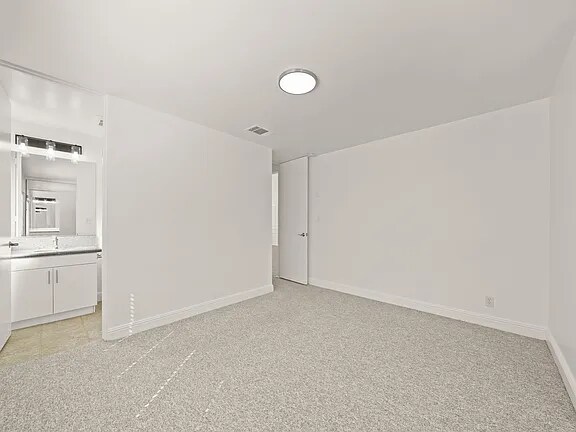 Building Photo - 4174 Del Mar Ave