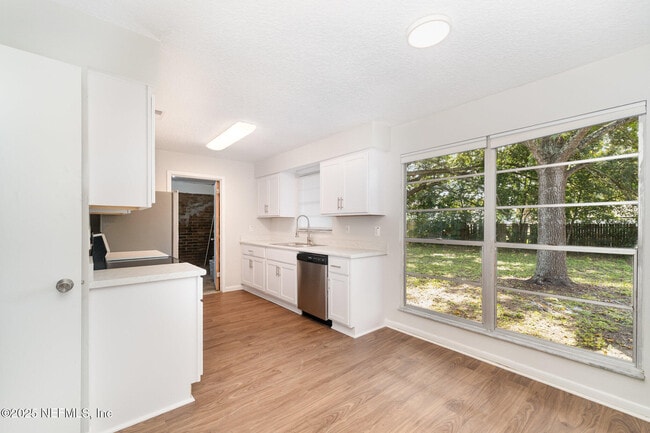 Building Photo - 2805 Stagecoach Dr