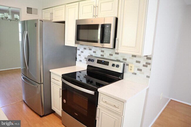 Building Photo - 910 Allan Rd