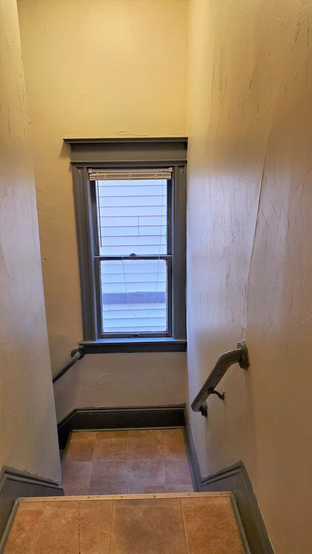 Building Photo - Remodeled Riverwest 3 Bedroom + Office Upp...