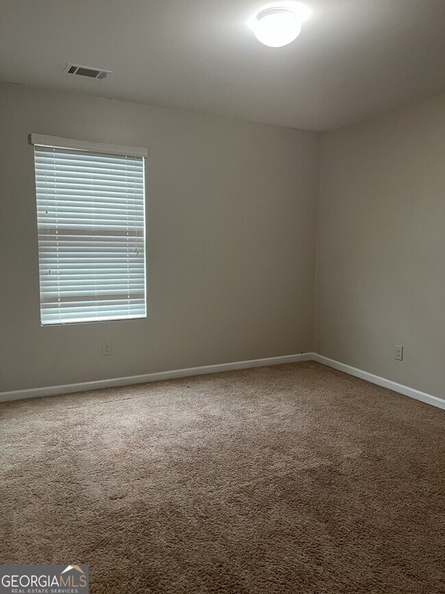 Building Photo - 2240 Sawgrass Dr