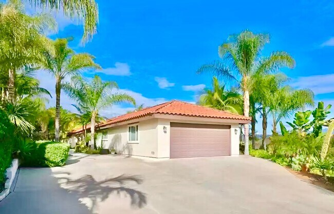 Building Photo - Amazing Location & Sprawling Country Livin...