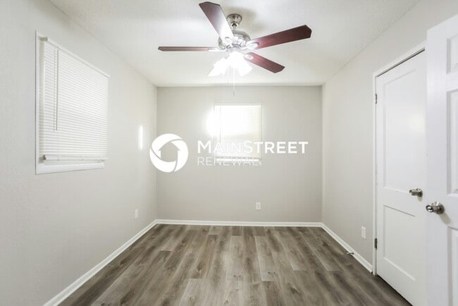 Building Photo - 3 Bedroom Pet-Friendly Home in KANSAS CITY...
