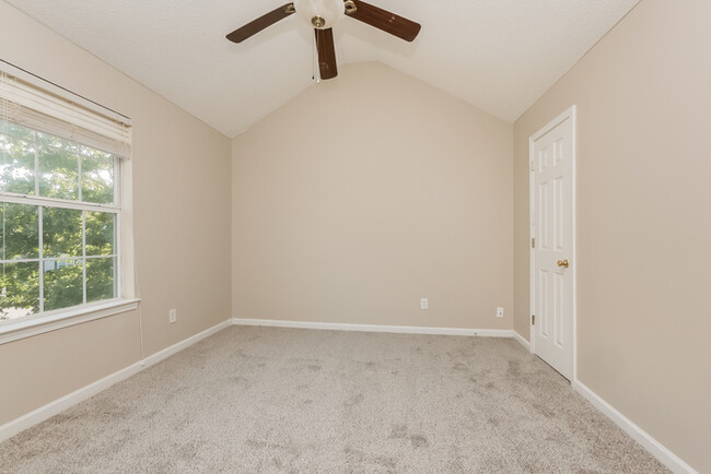 Building Photo - Spacious 4 Bedroom Atlanta Home