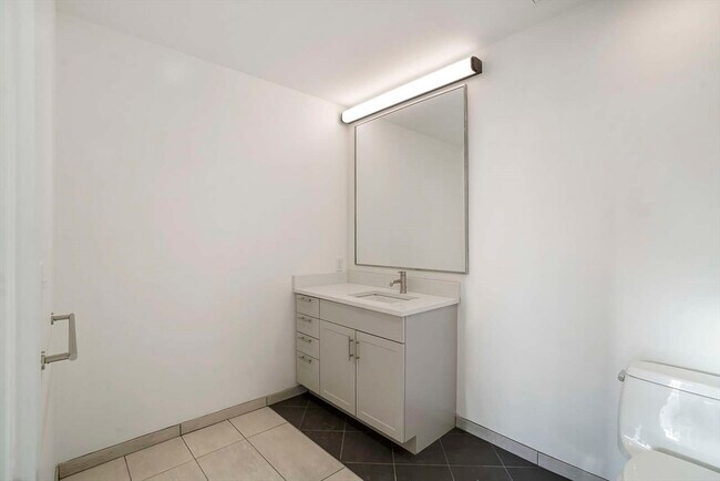 Building Photo - 839 Beacon St