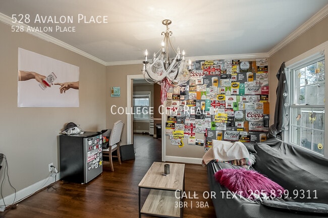 Building Photo - 528 Avalon Pl