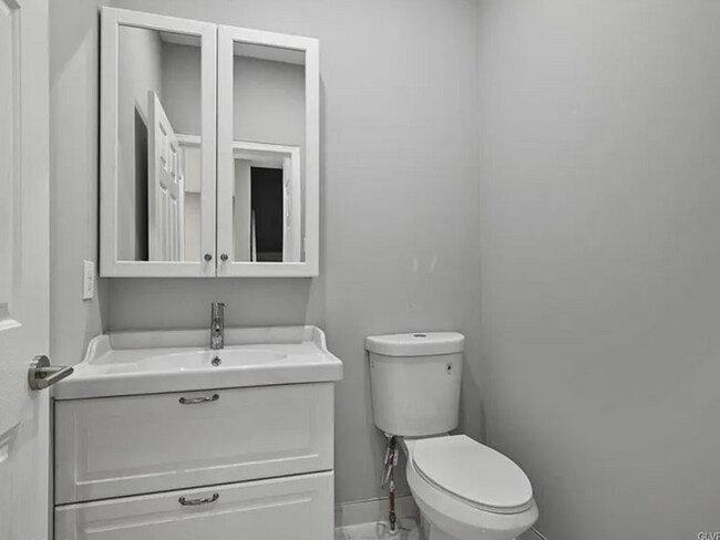 Building Photo - 54 Lower Ridge View Cir