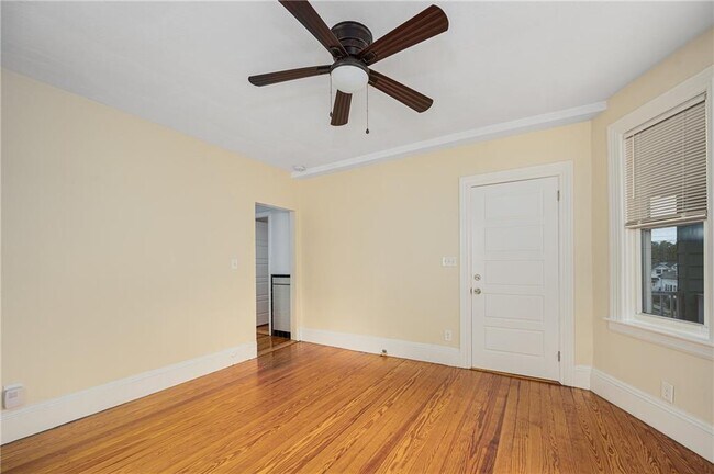 Building Photo - 112 Kimball St