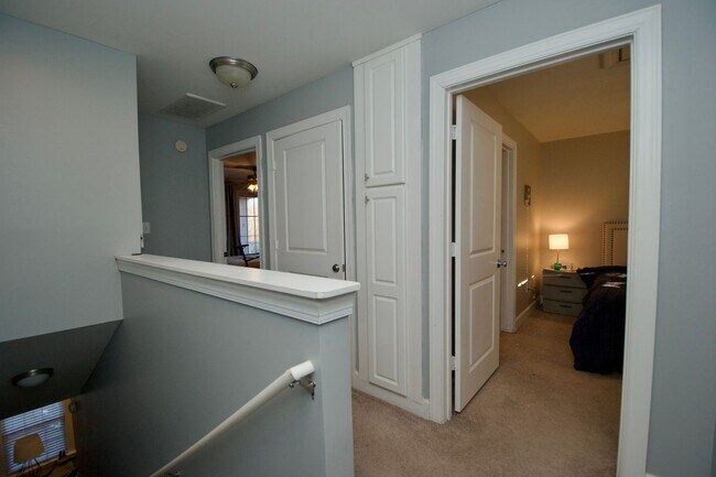 Building Photo - Spacious 3-Bedroom Condo Near Auburn University!