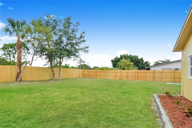 Building Photo - 304 Sir Lawrence Dr