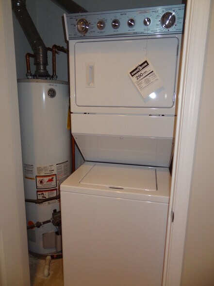 Building Photo - 1804 N Sheffield Ave