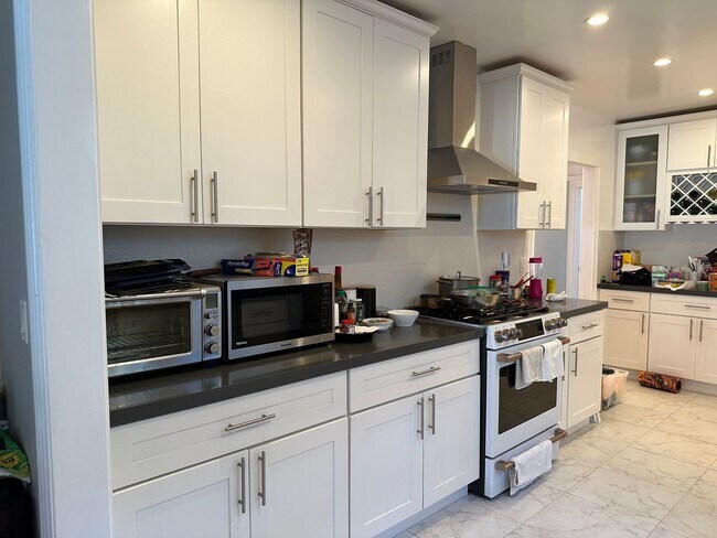 Building Photo - Charming Remodeled Home in Prime Excelsior...